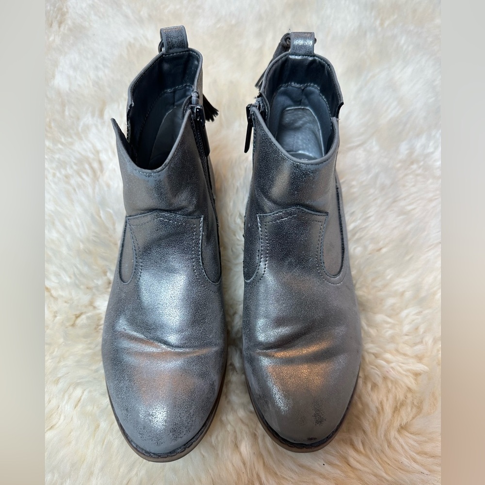 Kidpik Girls' Silver Tassel Booties